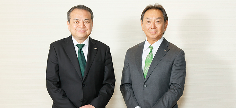左：株式会社三井住友フィナンシャルグループ 取締役 執行役社長 グループCEO　中島 達 氏 右：野村アセットマネジメント株式会社 CEO兼代表取締役社長　小池 広靖
